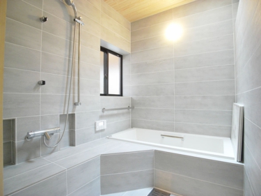 浴室・アフター（劇的ビフォーアフター・隣家で食事する家）