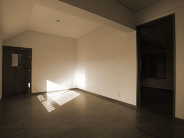 ２階１・ビフォー（劇的ビフォーアフター・隣家で食事する家）