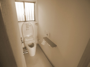 トイレ・ビフォー（劇的ビフォーアフター・隣家で食事する家）