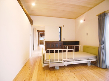 寝室・アフター（劇的ビフォーアフター・隣家で食事する家）