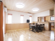 平瓦和風の家・無垢の木 リビング